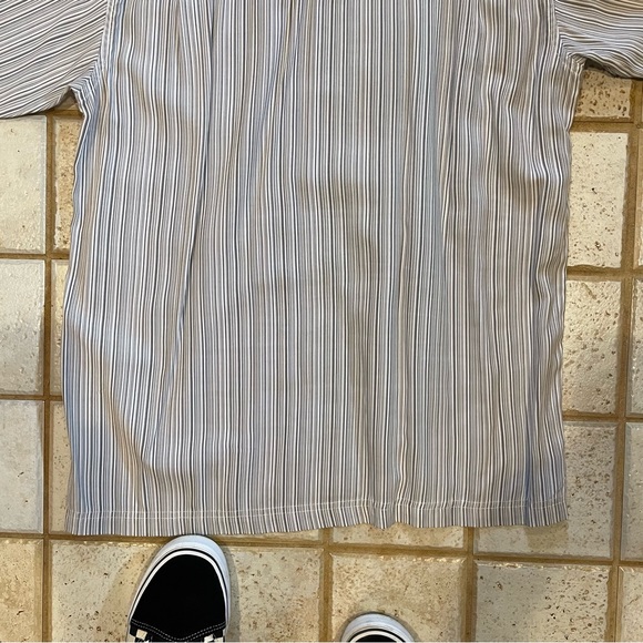 Grey North face short sleeve button up shirt. - Picture 11 of 12